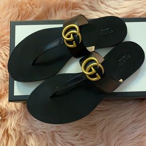 Gucci Leather thong sandal with Double G